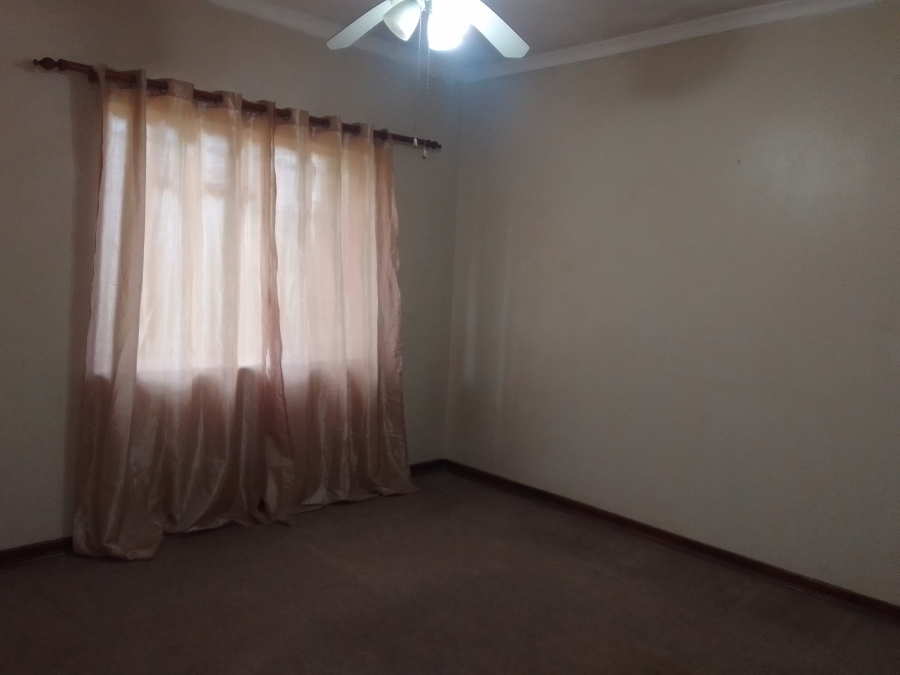 2 Bedroom Property for Sale in Geelhoutpark North West